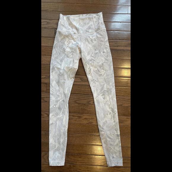 lululemon athletica Pants - Grey/ white lululemon wunder under  leggings size 4